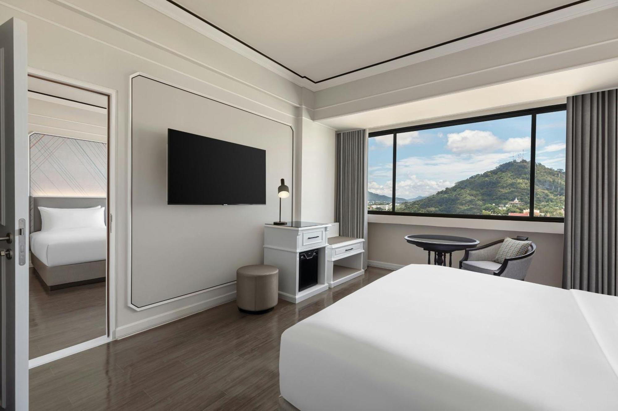 Hotel Courtyard By Marriott Phuket Town Esterno foto