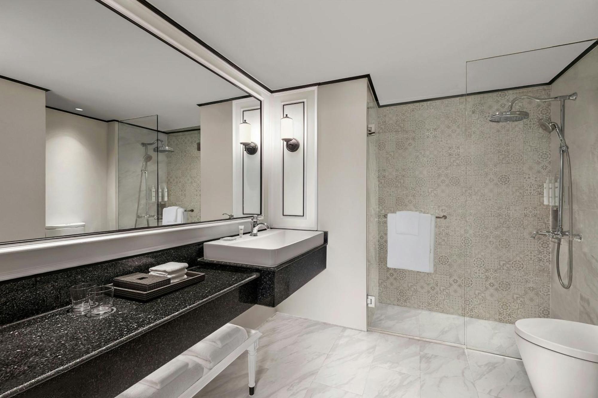 Hotel Courtyard By Marriott Phuket Town Esterno foto