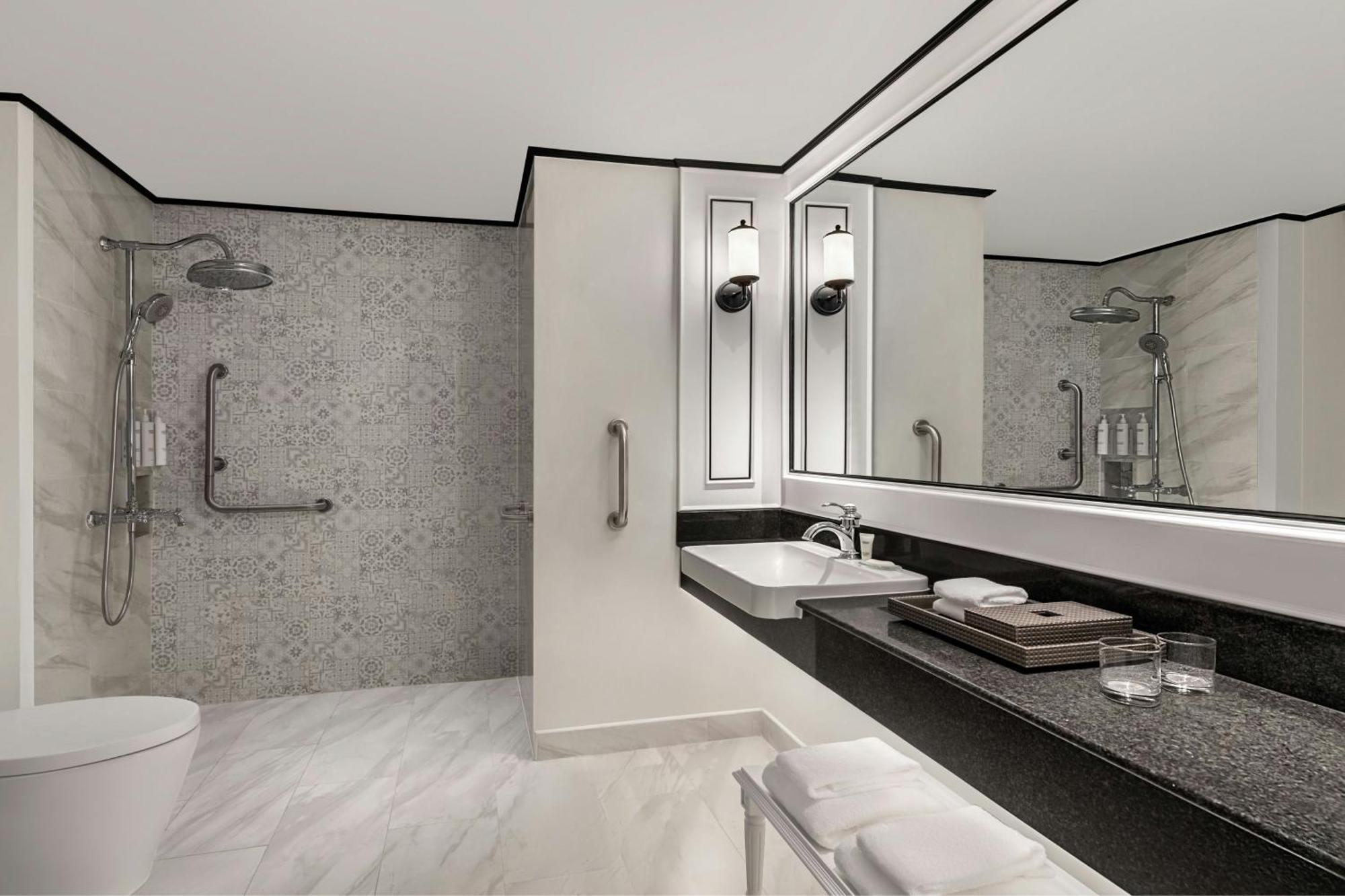 Hotel Courtyard By Marriott Phuket Town Esterno foto