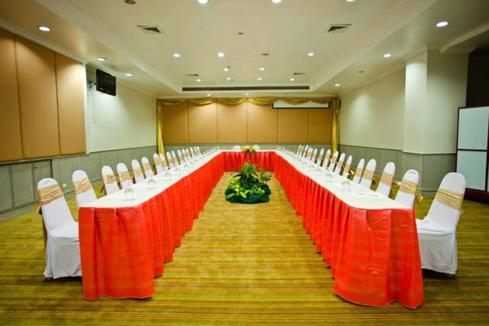 Hotel Courtyard By Marriott Phuket Town Esterno foto